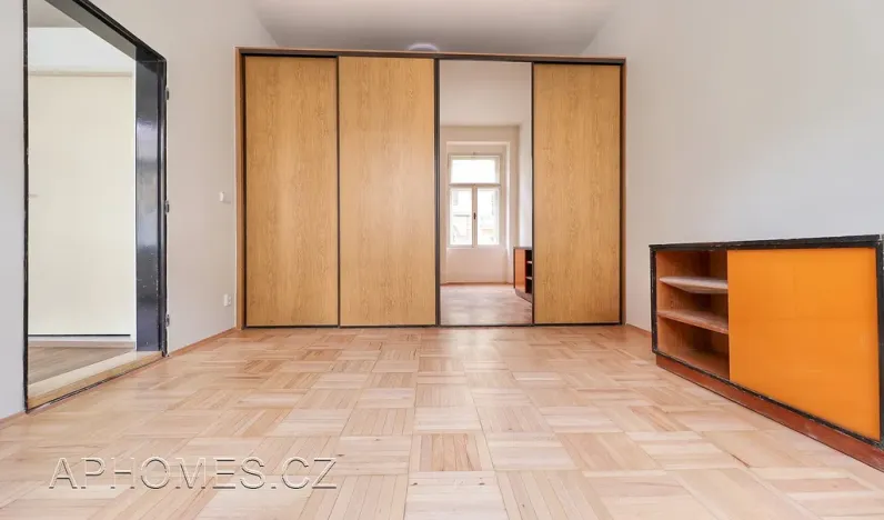 Pronájem bytu 1+kk, Praha - Nové Město, Na Moráni, 35 m2