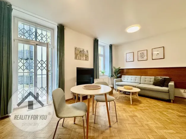 Pronájem bytu 1+kk, Praha - Smíchov, Mozartova, 44 m2