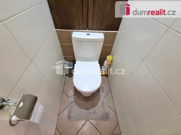 Pronájem bytu 2+1, Kralupy nad Vltavou - Lobeček, nám. Mládežníků, 54 m2