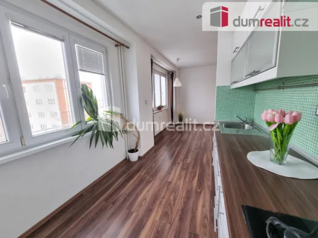 Pronájem bytu 2+1, Kralupy nad Vltavou - Lobeček, nám. Mládežníků, 54 m2
