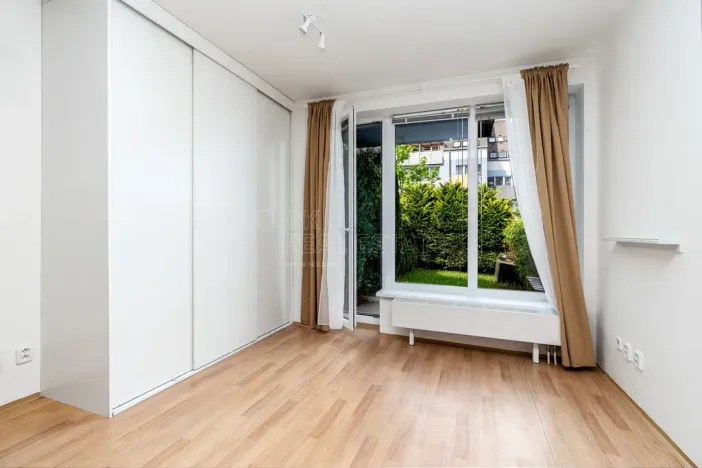 Pronájem bytu 1+kk, Praha, Herlíkovická, 31 m2