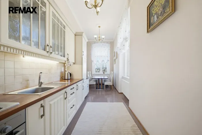 Prodej bytu 2+1, Karlovy Vary, Libušina, 66 m2