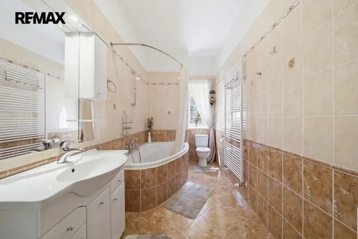 Prodej bytu 2+1, Karlovy Vary, Libušina, 66 m2