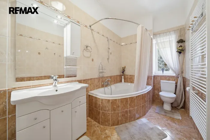 Prodej bytu 2+1, Karlovy Vary, Libušina, 66 m2