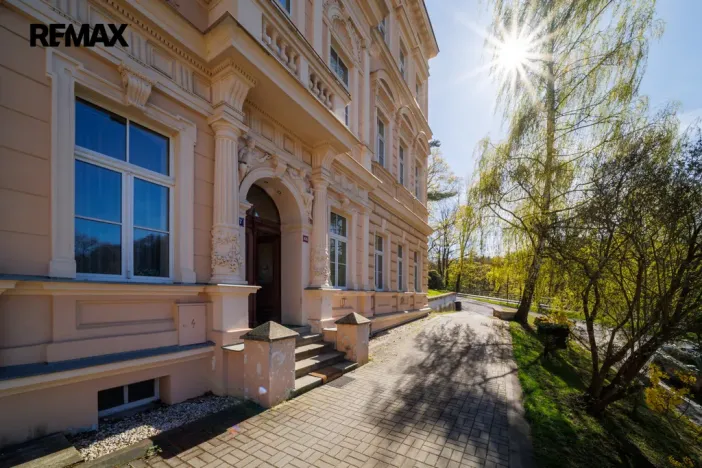 Prodej bytu 2+1, Karlovy Vary, Libušina, 66 m2