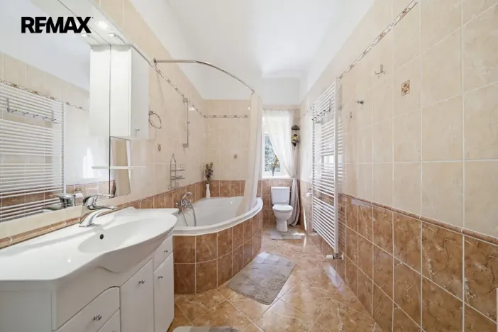 Prodej bytu 2+1, Karlovy Vary, Libušina, 66 m2