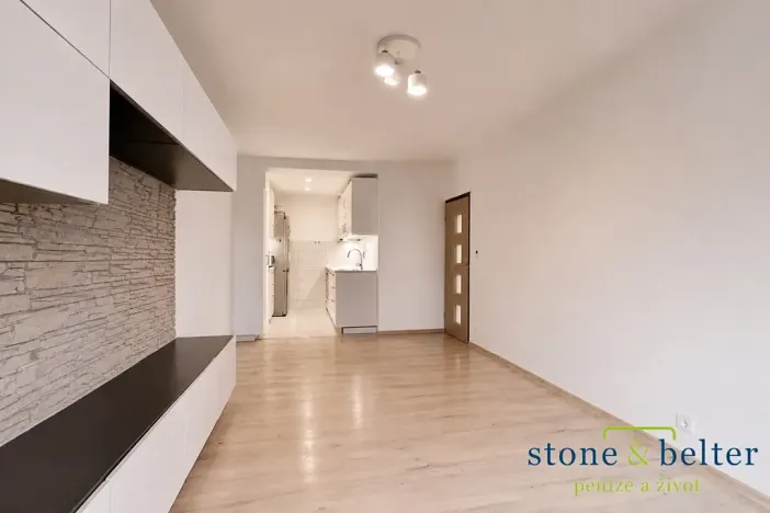 Pronájem bytu 2+kk, Praha - Kamýk, Smotlachova, 43 m2