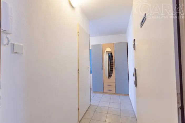Pronájem bytu 2+kk, Praha - Karlín, Nekvasilova, 41 m2