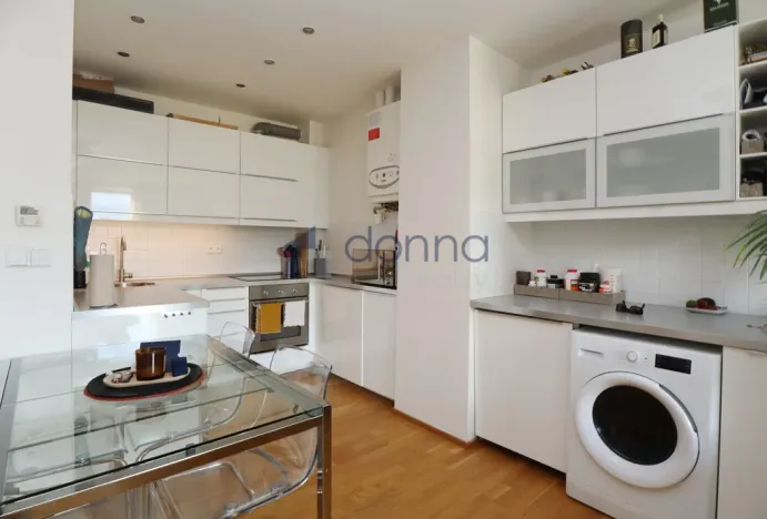 Pronájem bytu 2+kk, Praha, Varšavská, 57 m2