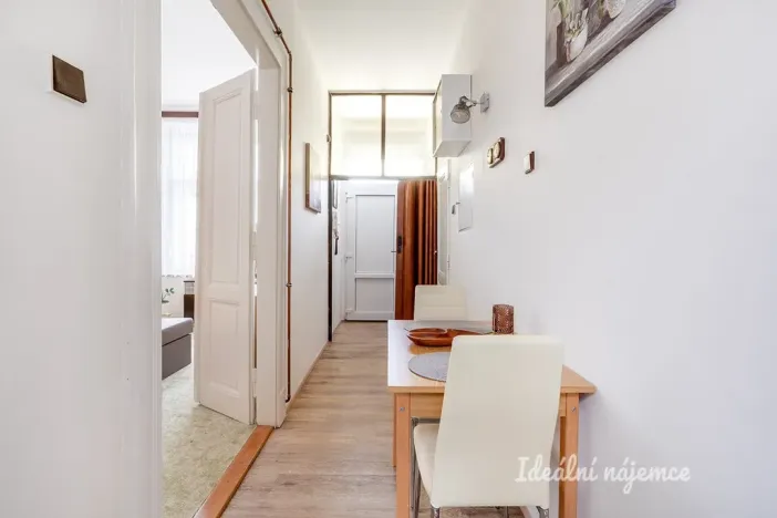 Pronájem bytu 2+kk, Praha - Staré Město, U staré školy, 45 m2