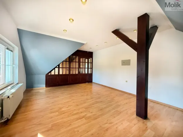 Pronájem atypického bytu, Chomutov, Zborovská, 256 m2