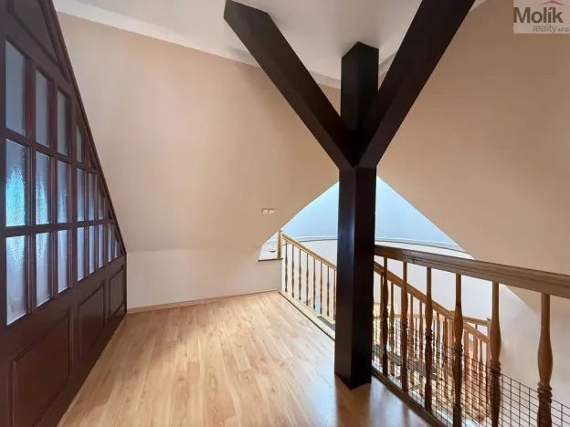 Pronájem atypického bytu, Chomutov, Zborovská, 256 m2