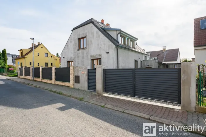 Pronájem bytu 1+kk, Praha - Dolní Chabry, Libědická, 64 m2