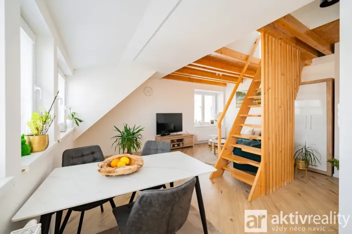 Pronájem bytu 1+kk, Praha - Dolní Chabry, Libědická, 64 m2