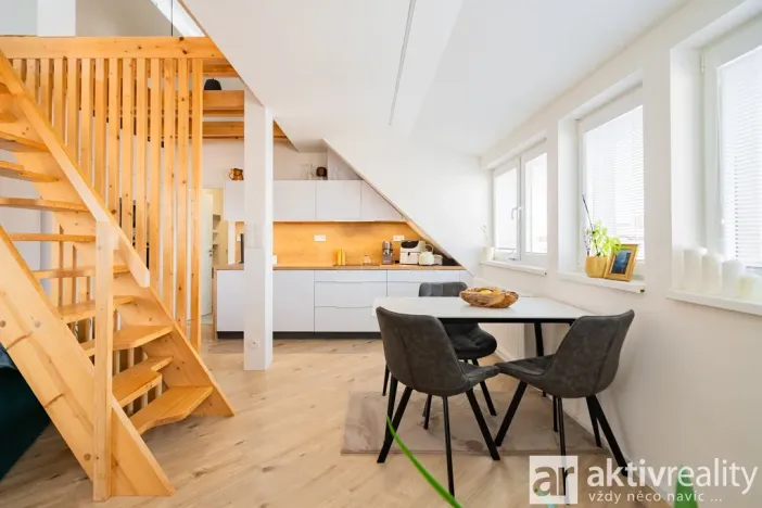 Pronájem bytu 1+kk, Praha - Dolní Chabry, Libědická, 64 m2