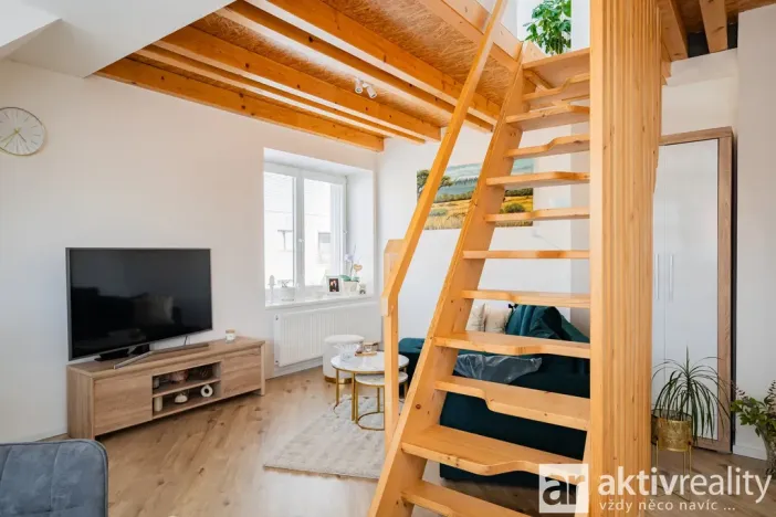Pronájem bytu 1+kk, Praha - Dolní Chabry, Libědická, 64 m2