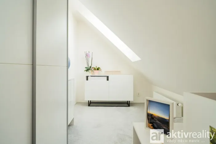 Pronájem bytu 1+kk, Praha - Dolní Chabry, Libědická, 64 m2