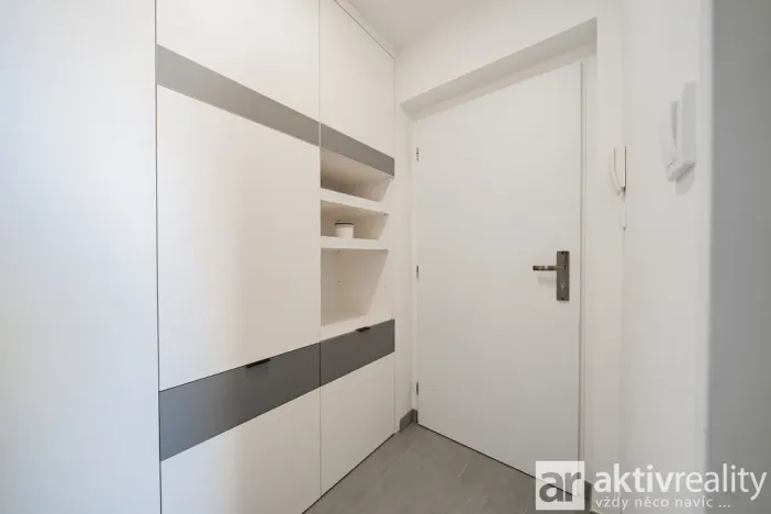 Pronájem bytu 1+kk, Praha - Dolní Chabry, Libědická, 64 m2