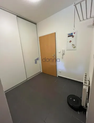 Pronájem bytu 1+kk, Praha, U jízdárny, 41 m2