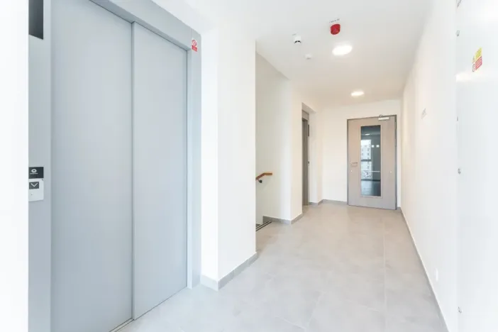 Pronájem bytu 1+kk, Praha - Vysočany, Poděbradská, 39 m2