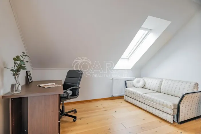 Prodej rodinného domu, Králův Dvůr, Nad Máchovnou, 228 m2