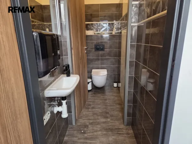Prodej obchodního prostoru, Dvůr Králové nad Labem, Dobrovského, 540 m2