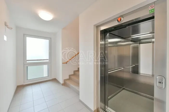Pronájem bytu 1+kk, Praha - Čakovice, Tryskovická, 40 m2