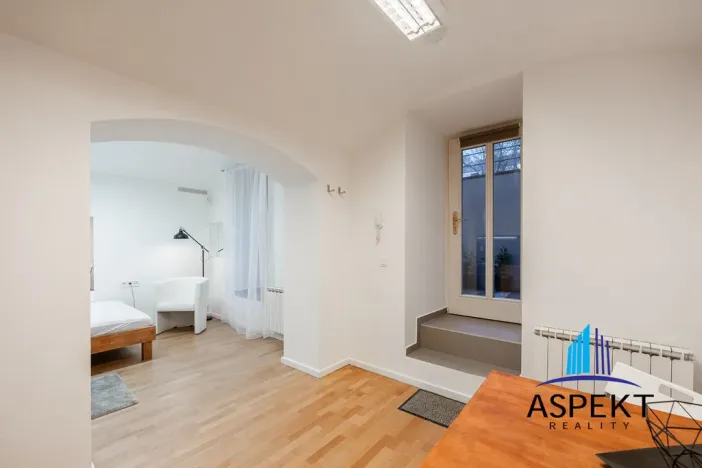 Pronájem bytu 1+kk, Praha - Žižkov, Ondříčkova, 32 m2