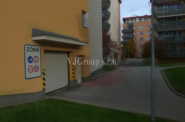 Pronájem garážového stání, Praha - Stodůlky, Harmonická, 15 m2