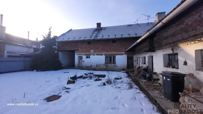 Pronájem zemědělské usedlosti, Střeň, 100 m2