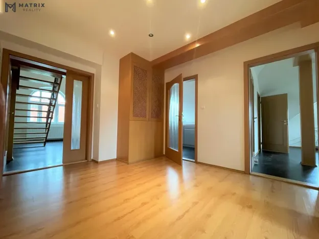 Pronájem kanceláře, Praha - Kobylisy, Zdibská, 127 m2