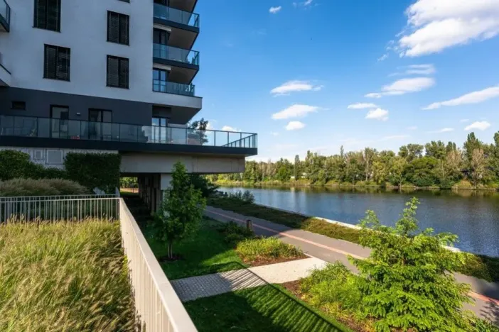 Pronájem bytu 2+kk, Praha - Holešovice, Sanderova, 51 m2