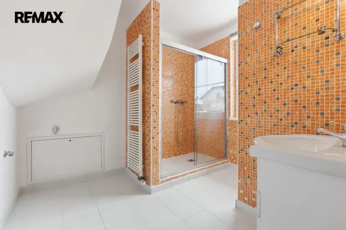 Pronájem rodinného domu, Jenišov - Pod Rohem, K Rohu, 210 m2