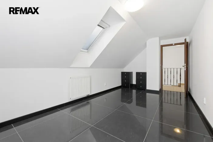 Pronájem rodinného domu, Jenišov - Pod Rohem, K Rohu, 210 m2