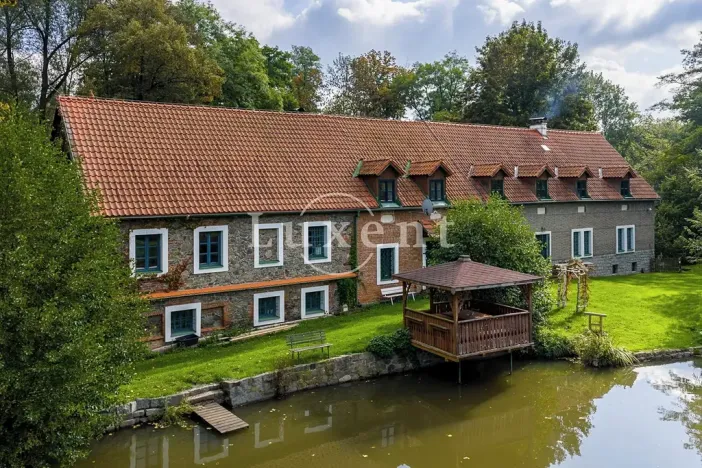 Prodej komerční nemovitosti, Stříbrná Skalice, 1700 m2