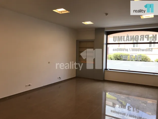 Pronájem obchodního prostoru, Karlovy Vary - Dvory, Chebská, 49 m2