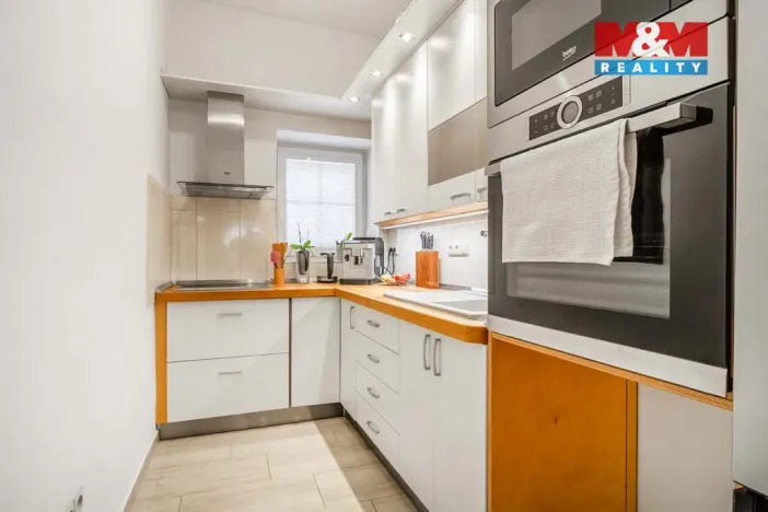 Prodej činžovního domu, Doksy, náměstí Republiky, 235 m2