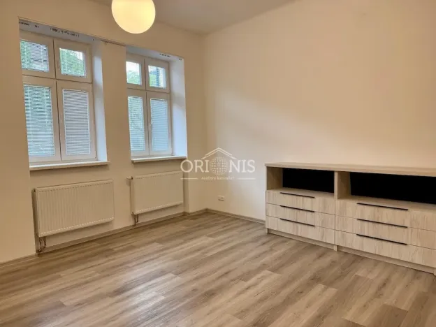 Pronájem bytu 1+1, Chomutov, Školní, 41 m2
