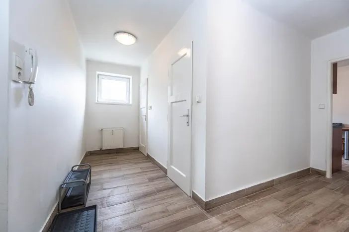 Pronájem bytu 2+1, Praha - Hloubětín, Na obrátce, 55 m2