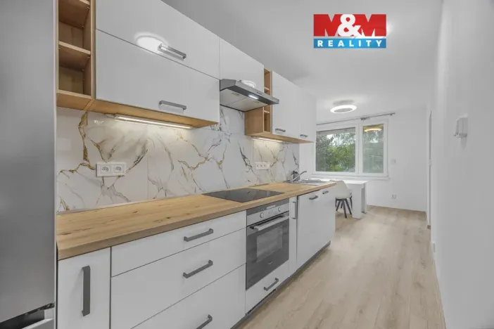 Pronájem bytu 2+1, Chvaletice, U Kulturního domu, 60 m2