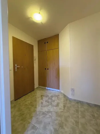 Pronájem bytu 1+kk, Praha - Horní Měcholupy, Ravennská, 30 m2