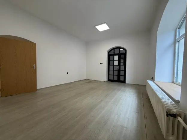 Pronájem obchodního prostoru, Pardubice - Bílé Předměstí, Štrossova, 72 m2