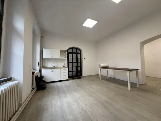 Pronájem obchodního prostoru, Pardubice - Bílé Předměstí, Štrossova, 72 m2