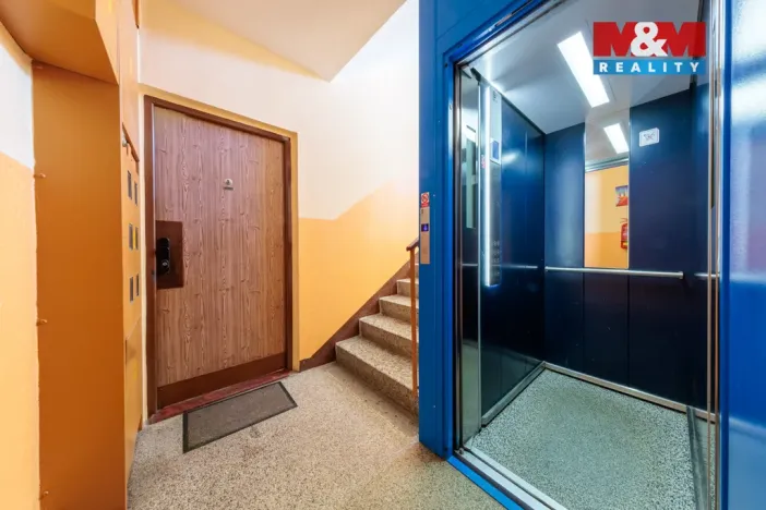 Prodej bytu 2+1, Karlovy Vary - Stará Role, Karlovarská, 61 m2