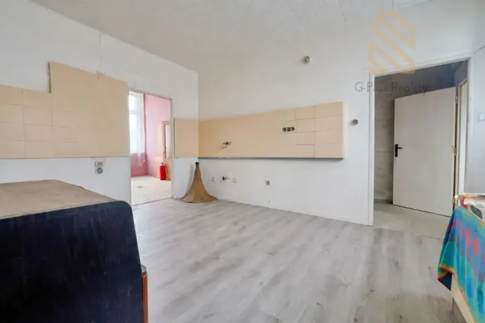 Prodej vícegeneračního domu, Kostelec nad Labem, nám. Komenského, 120 m2