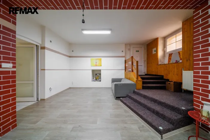 Prodej obchodního prostoru, Karlovy Vary, K. Čapka, 113 m2