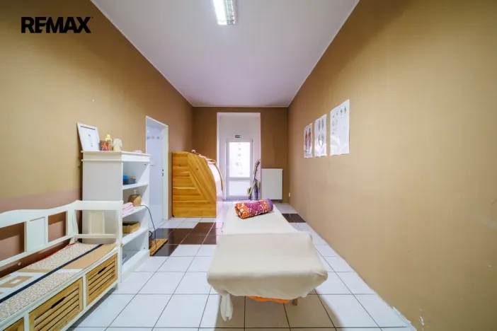 Prodej obchodního prostoru, Karlovy Vary, K. Čapka, 113 m2