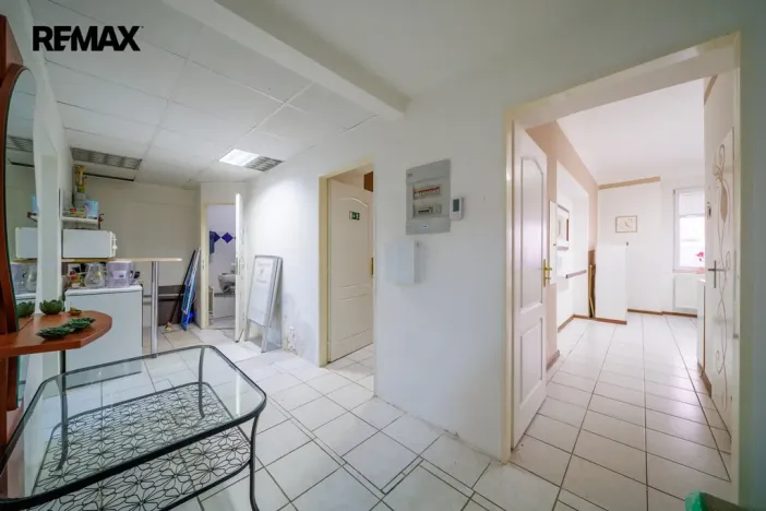 Prodej obchodního prostoru, Karlovy Vary, K. Čapka, 113 m2