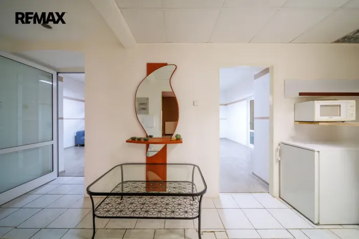 Prodej obchodního prostoru, Karlovy Vary, K. Čapka, 113 m2