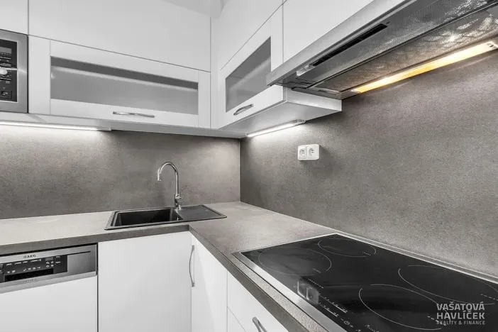 Pronájem bytu 2+kk, Hradec Králové, Ve Stromovce, 66 m2